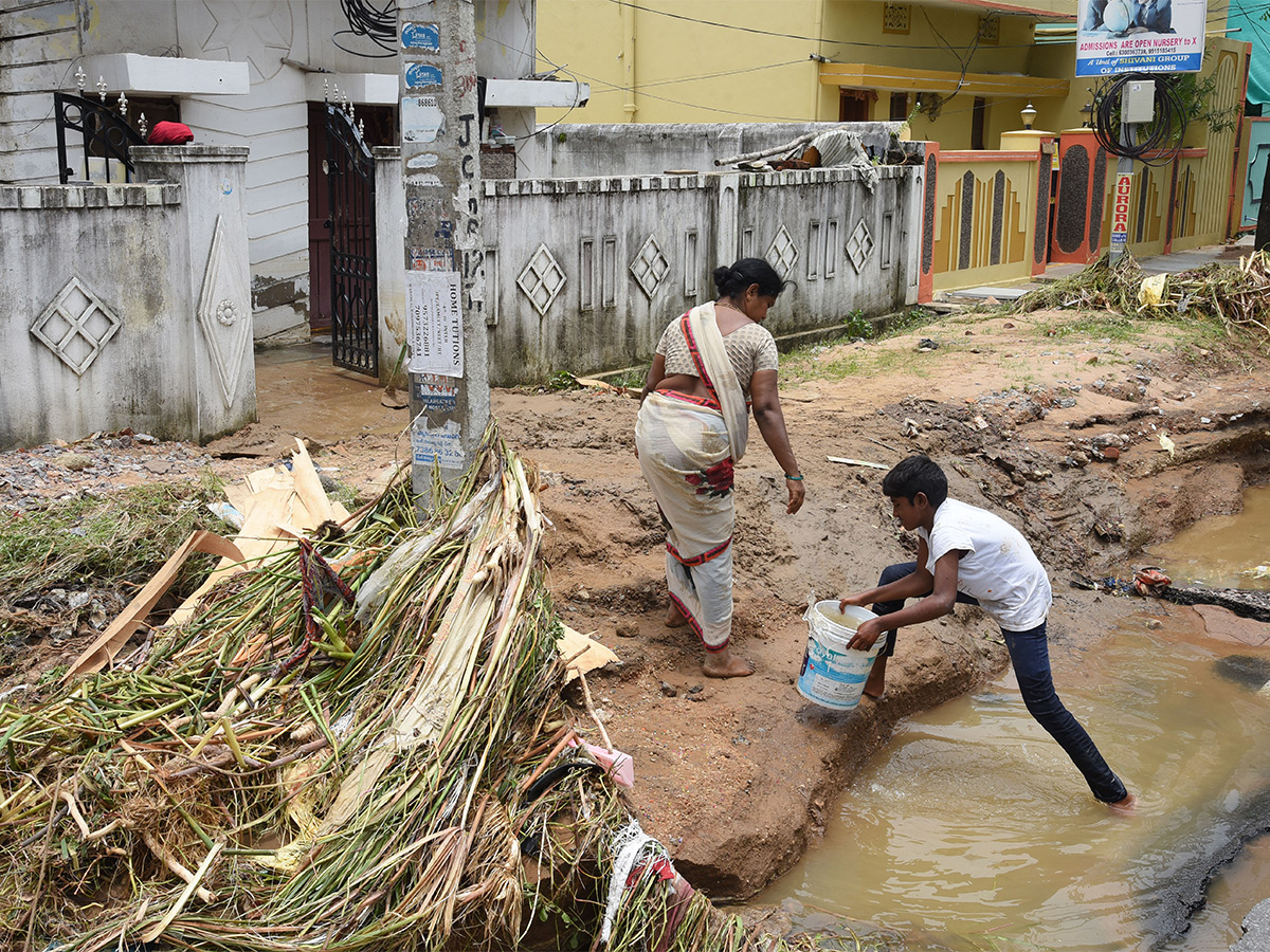 Photos Of Flood Water In Warangal Due To Heavy Rains - Sakshi7