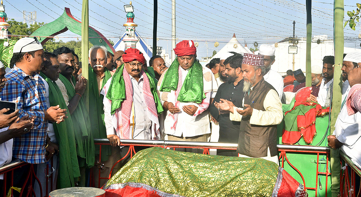 Rottela Panduga 2023 Bara Shaheed Dargah in Nellore in Andhra Pradesh - Sakshi3