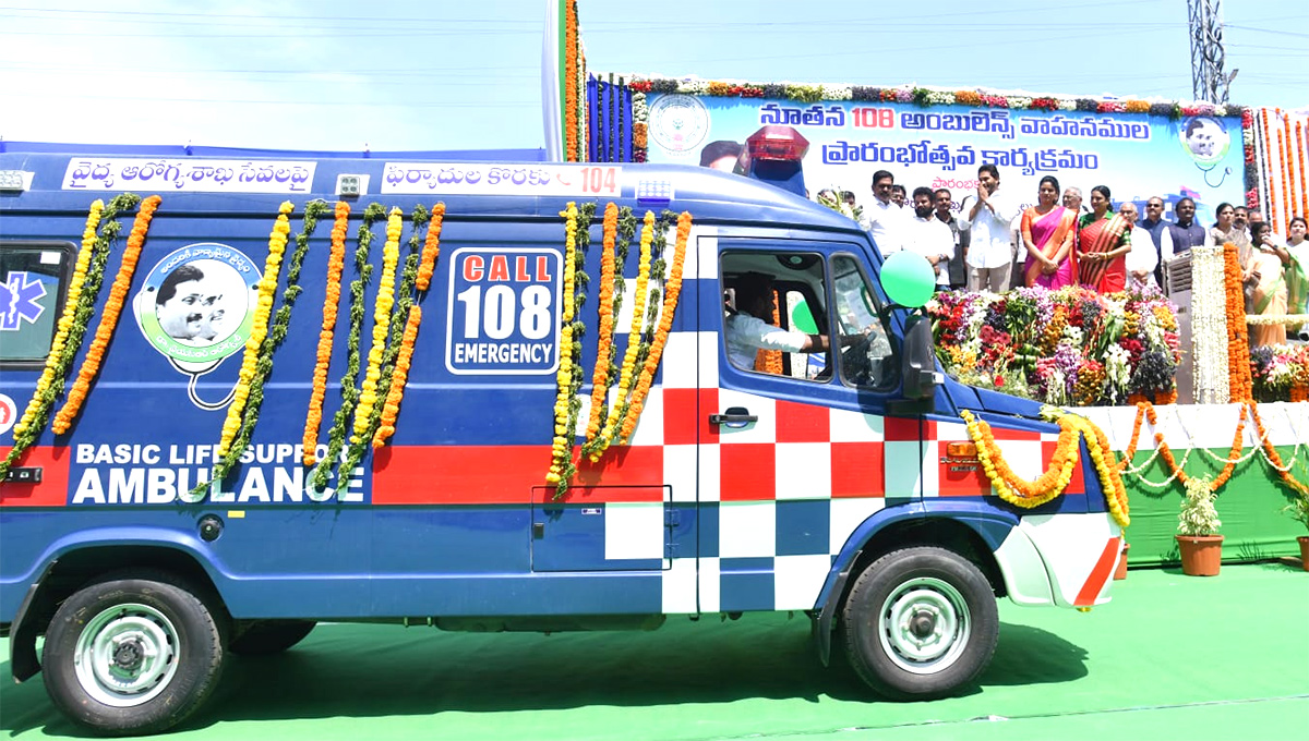 CM Jagan Launches 146 New 108 Ambulance Services - Sakshi10