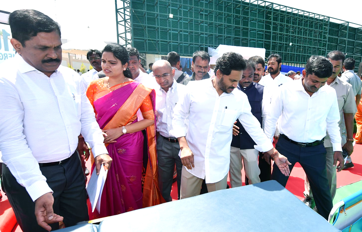 CM Jagan Launches 146 New 108 Ambulance Services - Sakshi16