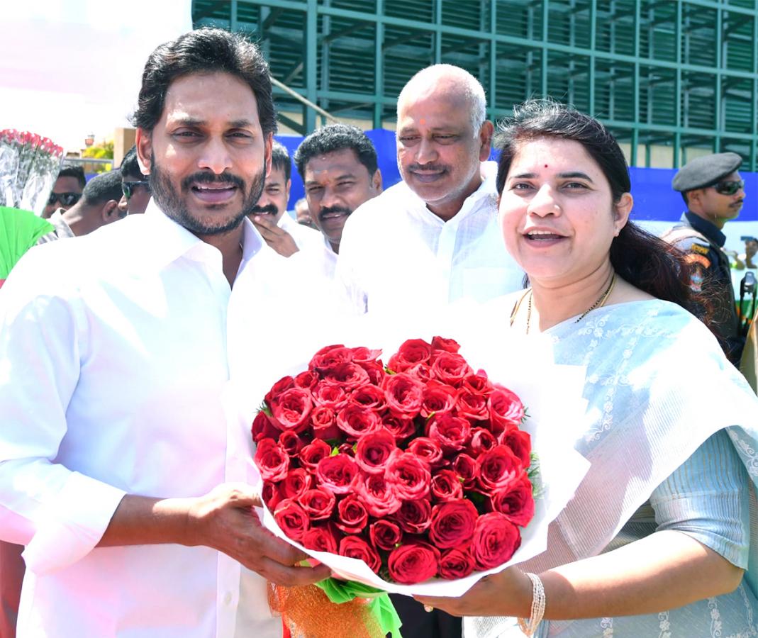 CM Jagan Launches 146 New 108 Ambulance Services - Sakshi30