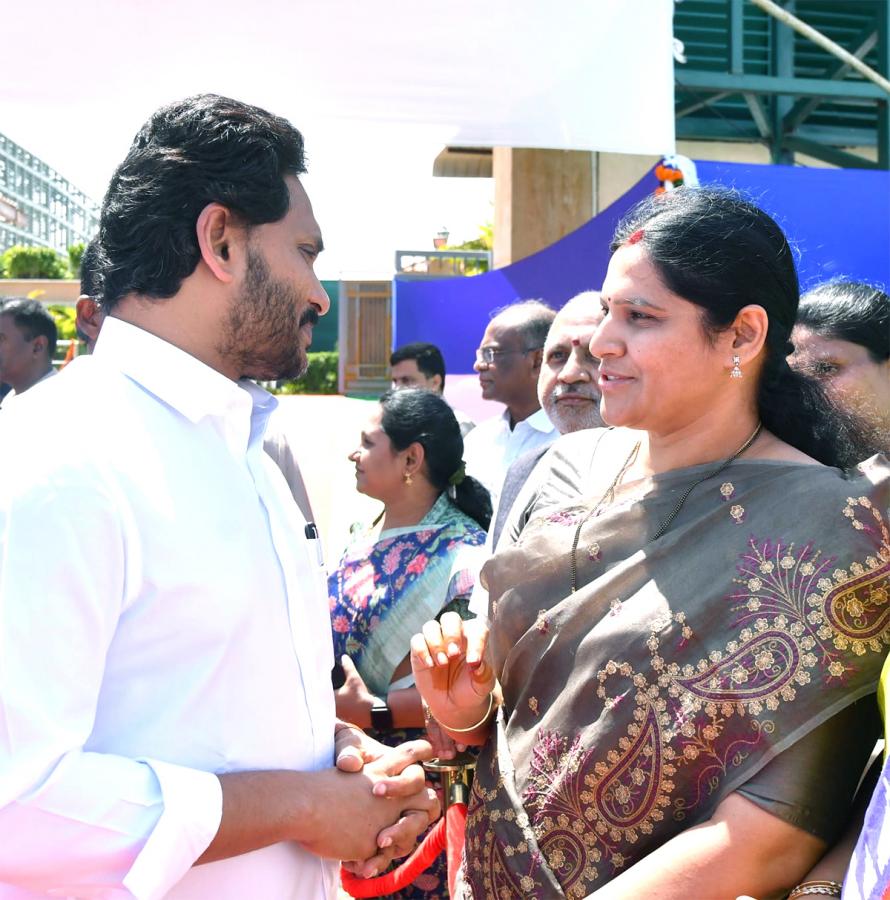 CM Jagan Launches 146 New 108 Ambulance Services - Sakshi36