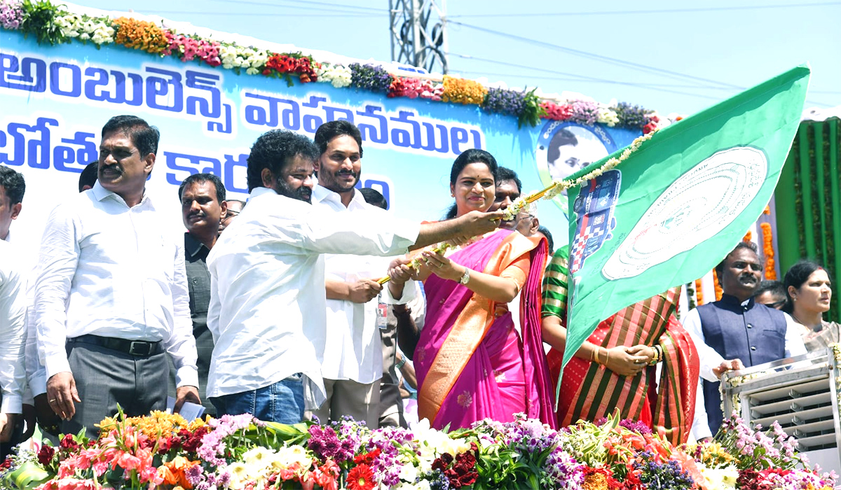 CM Jagan Launches 146 New 108 Ambulance Services - Sakshi5