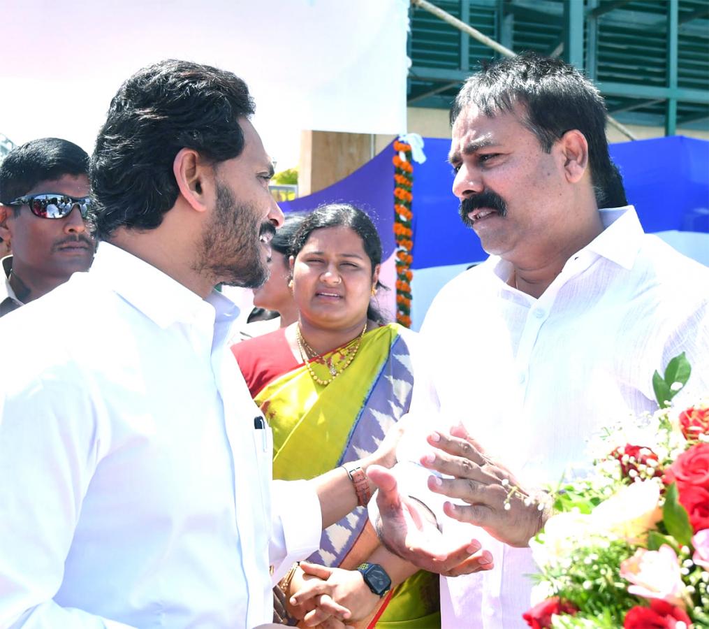 CM Jagan Launches 146 New 108 Ambulance Services - Sakshi38