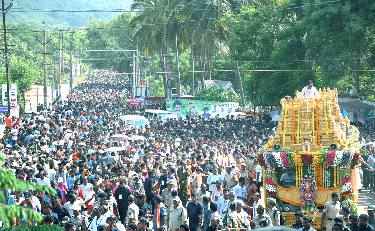 Huge Devotees take part in Simhachalam Giri Pradakshina Pics - Sakshi17