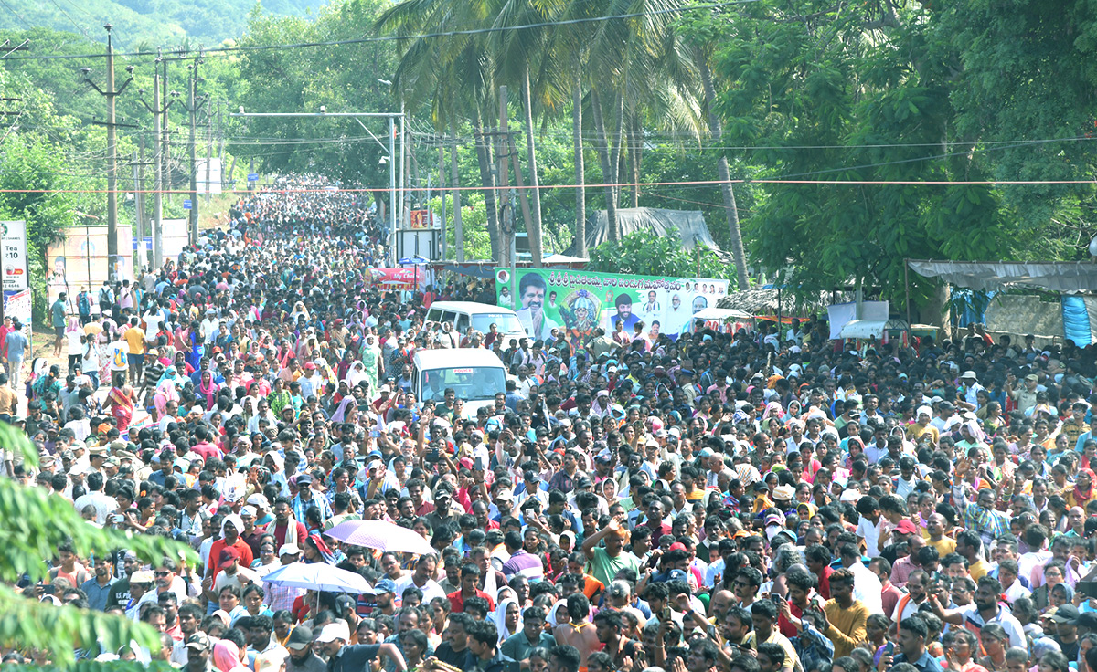 Huge Devotees take part in Simhachalam Giri Pradakshina Pics - Sakshi29