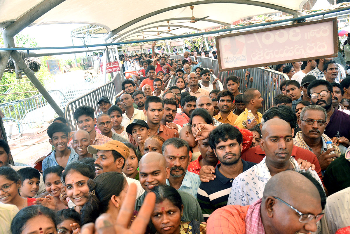 Telangana Bangaru Bonam to Vijayawada Kanaka Durga Pics - Sakshi16