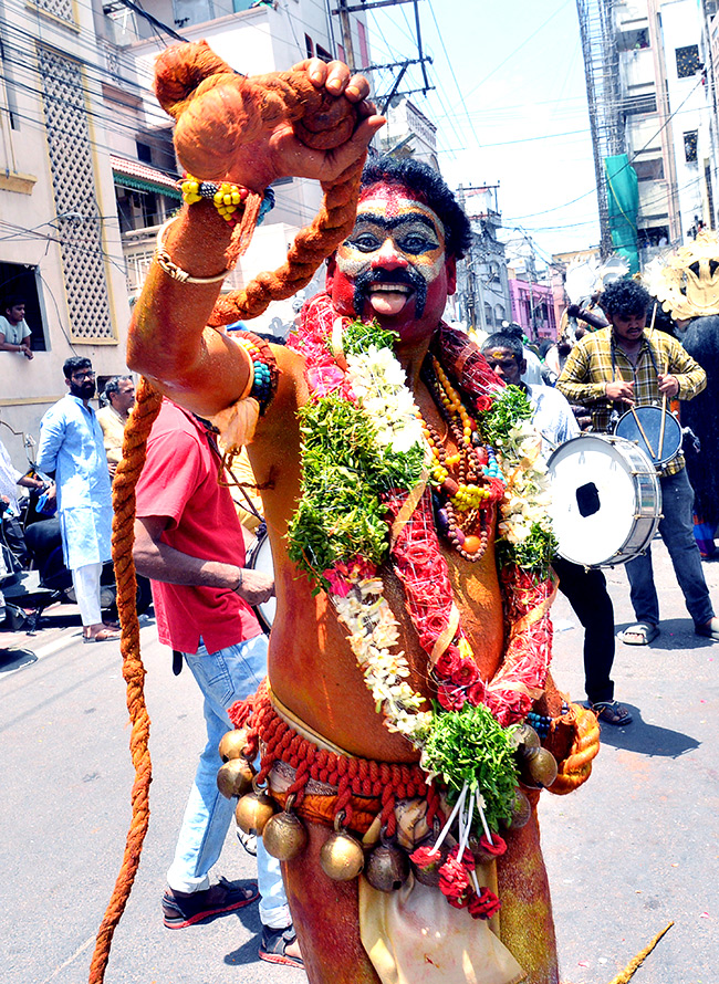 Telangana Bangaru Bonam to Vijayawada Kanaka Durga Pics - Sakshi31