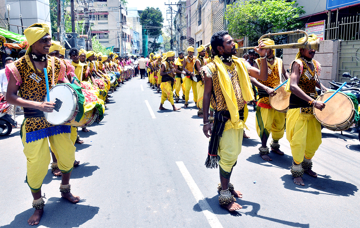 Telangana Bangaru Bonam to Vijayawada Kanaka Durga Pics - Sakshi9