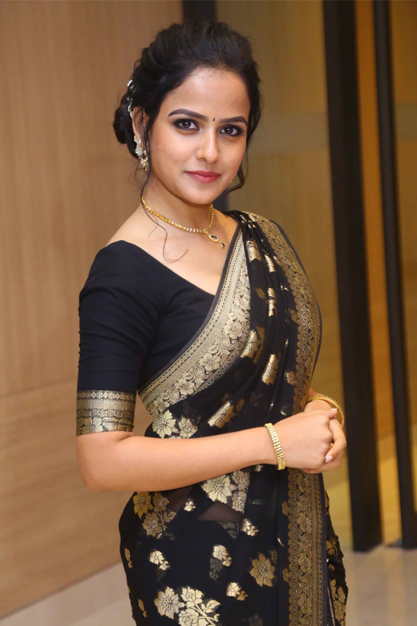 Baby Movie Heroine Vaishnavi Chaitanya Black Saree HD Photo Gallery - Sakshi5