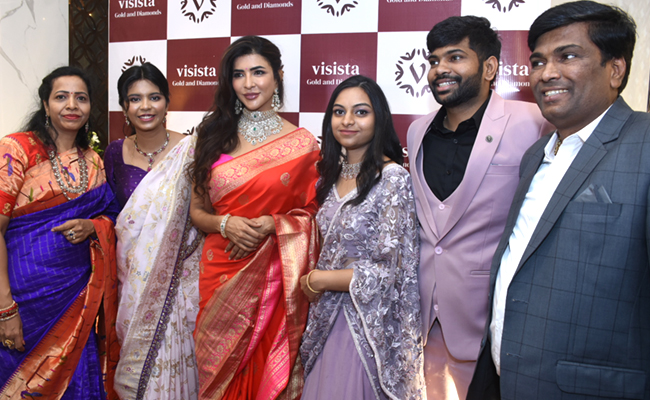 Actress Lakshmi Manchu Grand Launch Visista Gold and Diamonds Jewellery Store at JubileeHills Photos - Sakshi15