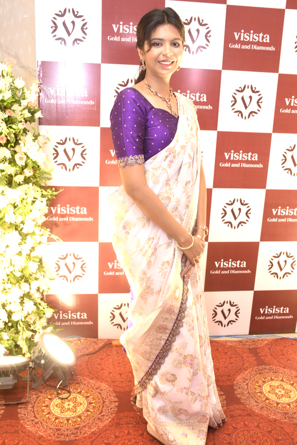 Actress Lakshmi Manchu Grand Launch Visista Gold and Diamonds Jewellery Store at JubileeHills Photos - Sakshi13