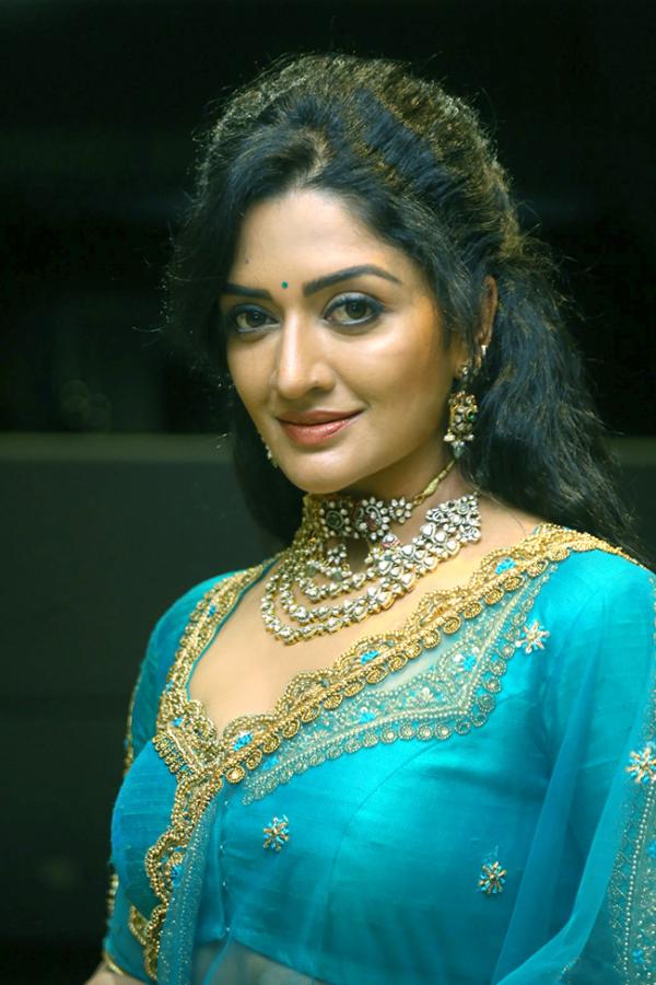  Actress Vimala Raman New Pics at Rudrangi Movie - Sakshi42