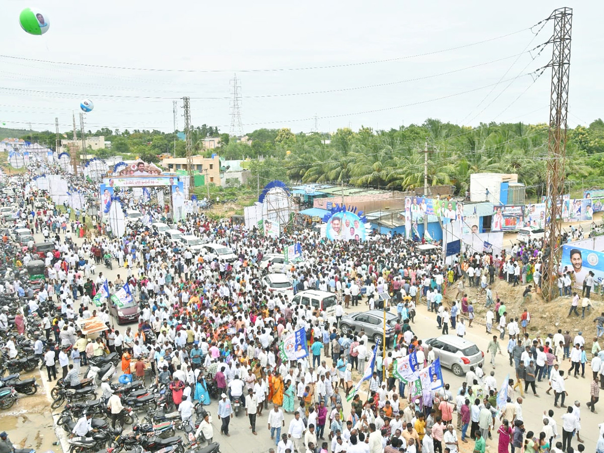 CM Jagan Convoy Receives Grand Welcome at Chittoor Photos - Sakshi11