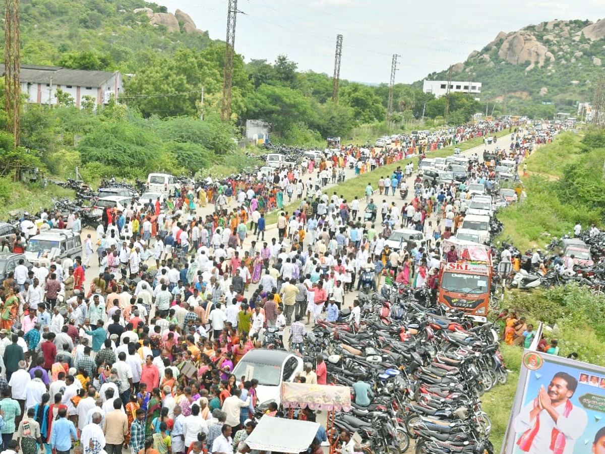 CM Jagan Convoy Receives Grand Welcome at Chittoor Photos - Sakshi12