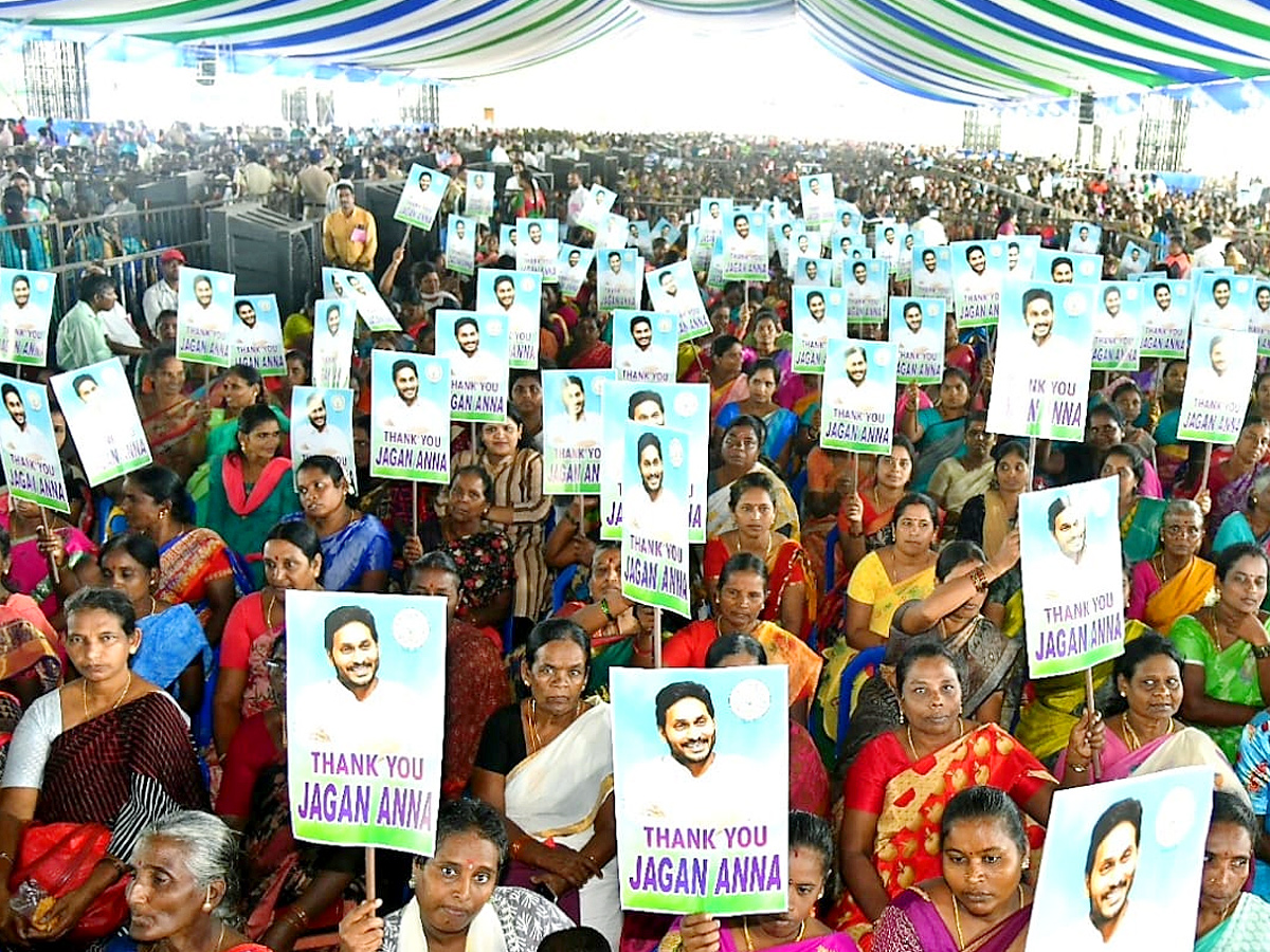 CM Jagan Convoy Receives Grand Welcome at Chittoor Photos - Sakshi14