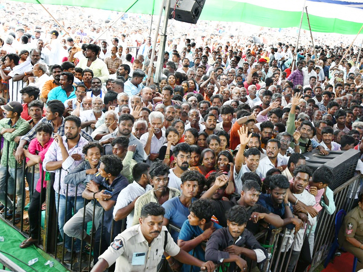 CM Jagan Convoy Receives Grand Welcome at Chittoor Photos - Sakshi16