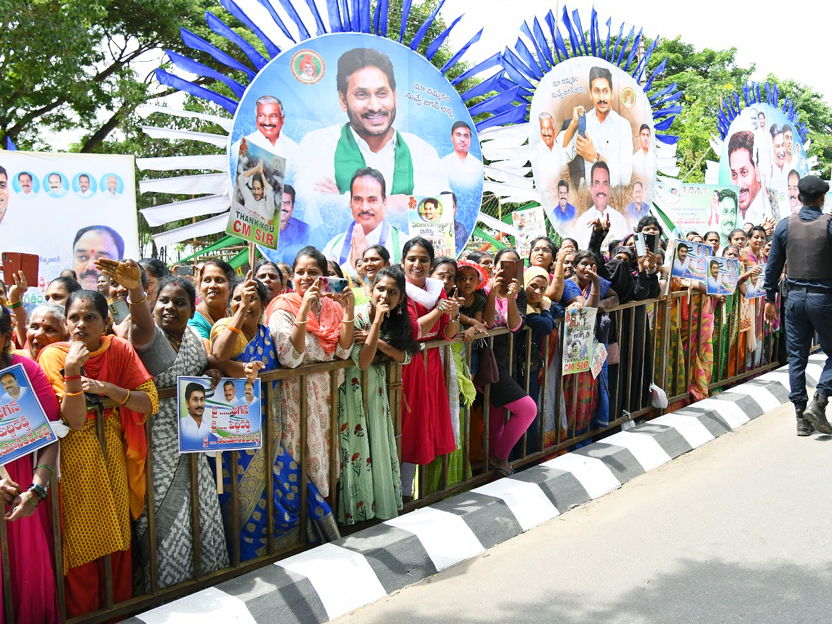 CM Jagan Convoy Receives Grand Welcome at Chittoor Photos - Sakshi4