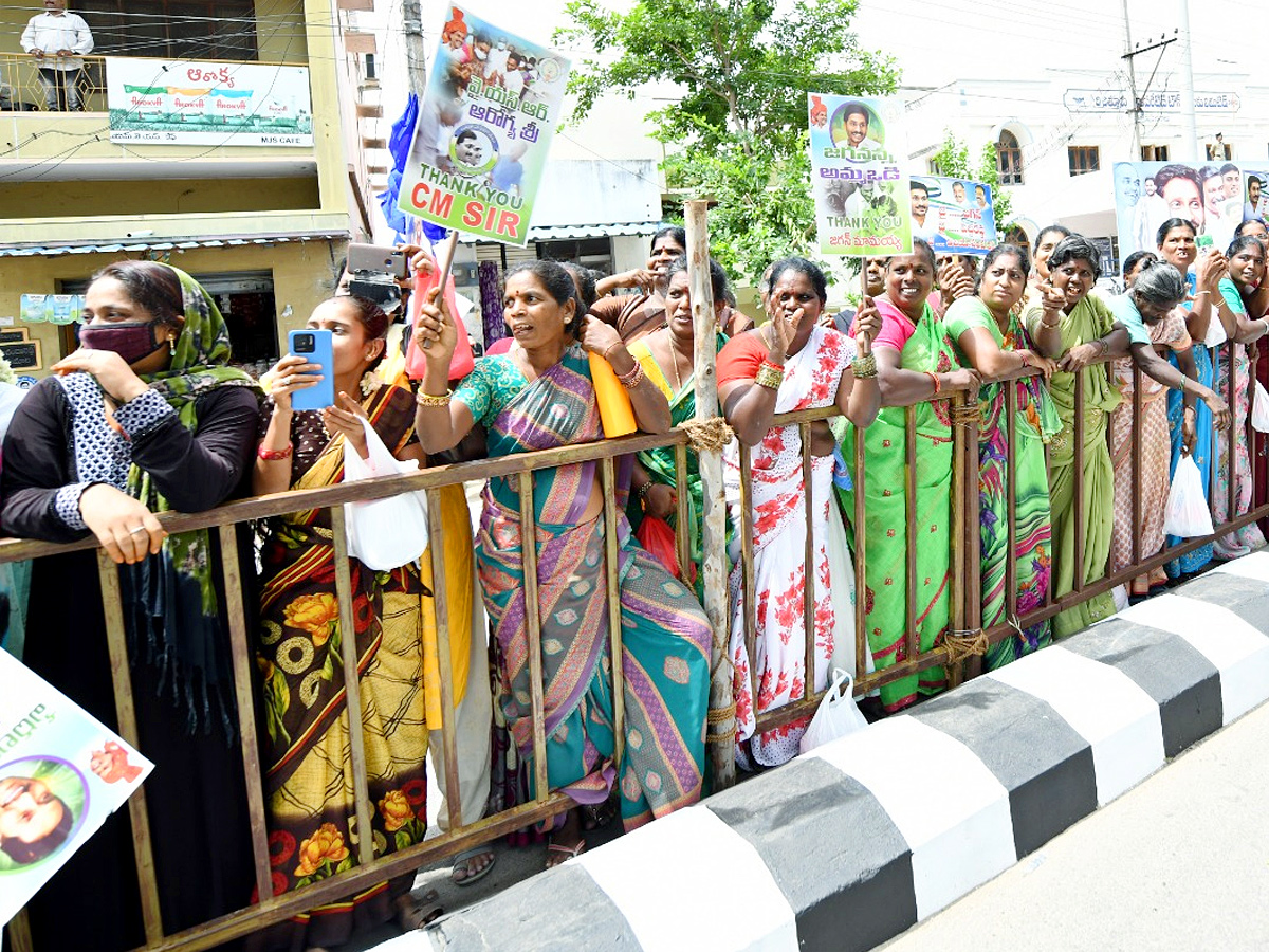 CM Jagan Convoy Receives Grand Welcome at Chittoor Photos - Sakshi5