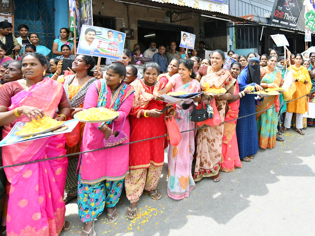 CM Jagan Convoy Receives Grand Welcome at Chittoor Photos - Sakshi6