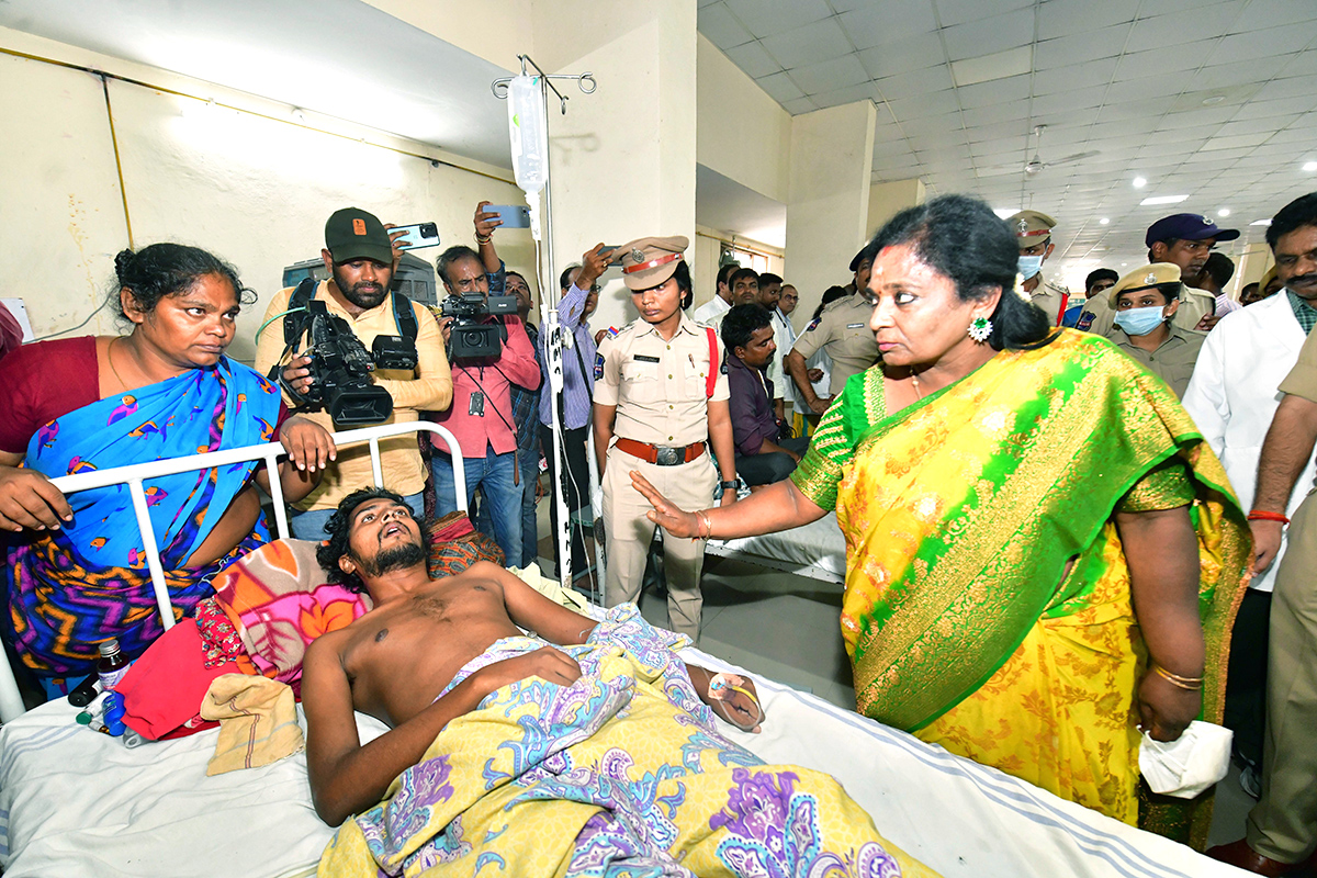 Governor Tamilisai Surprise Visit To The Osmania Hospital Pics - Sakshi1