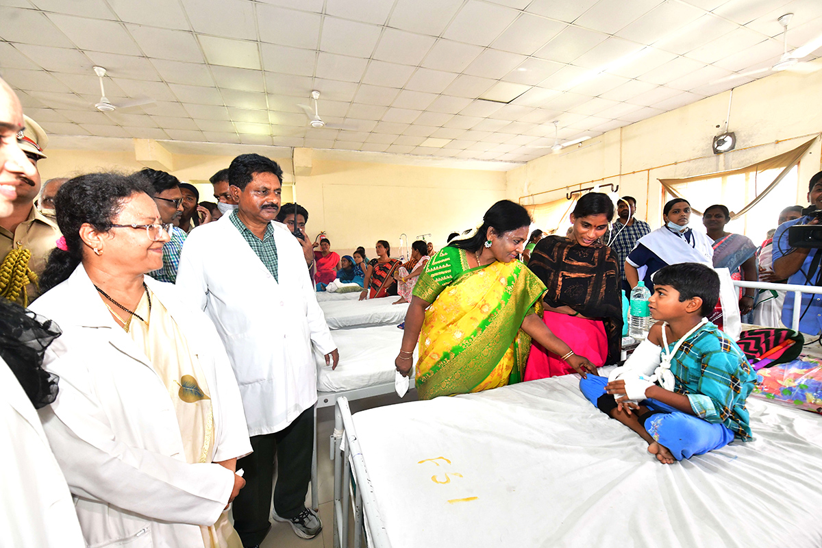 Governor Tamilisai Surprise Visit To The Osmania Hospital Pics - Sakshi19