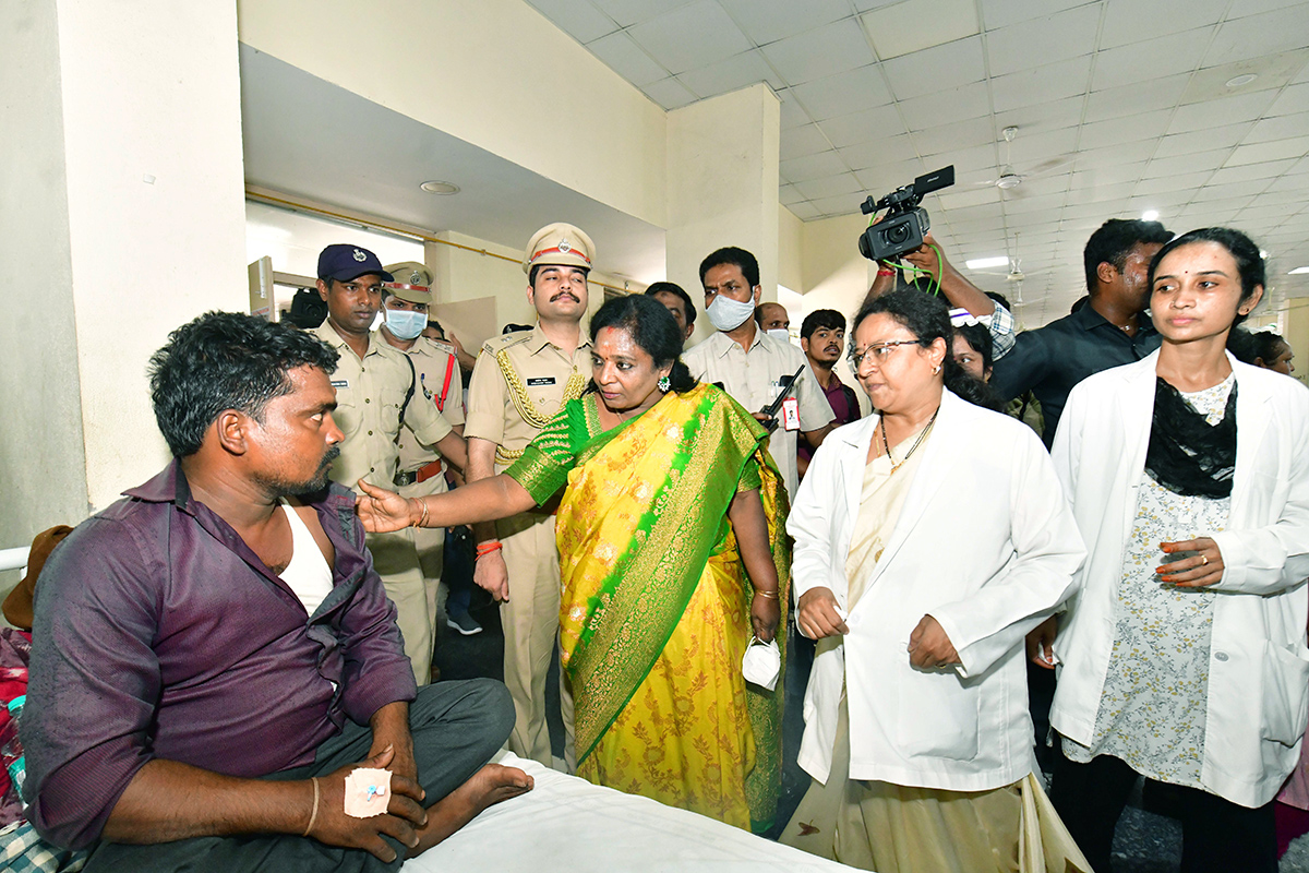 Governor Tamilisai Surprise Visit To The Osmania Hospital Pics - Sakshi3