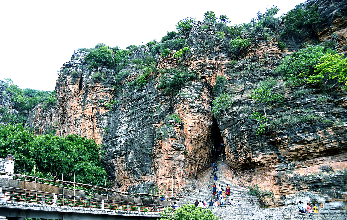 Best Temples In AP: Kurnool Famous Yaganti Uma Maheswara Temple Photos Gallery - Sakshi1