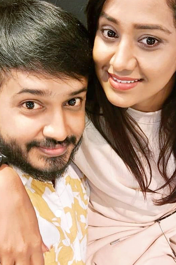 Bigg Boss beauty Keerthy Bhatt is going to marry hero Vijay Karthik Photos - Sakshi15