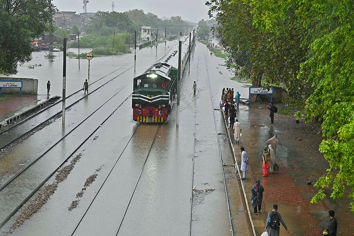 Monsoon New Spell Heavy Rainfall in Lahore - Sakshi11