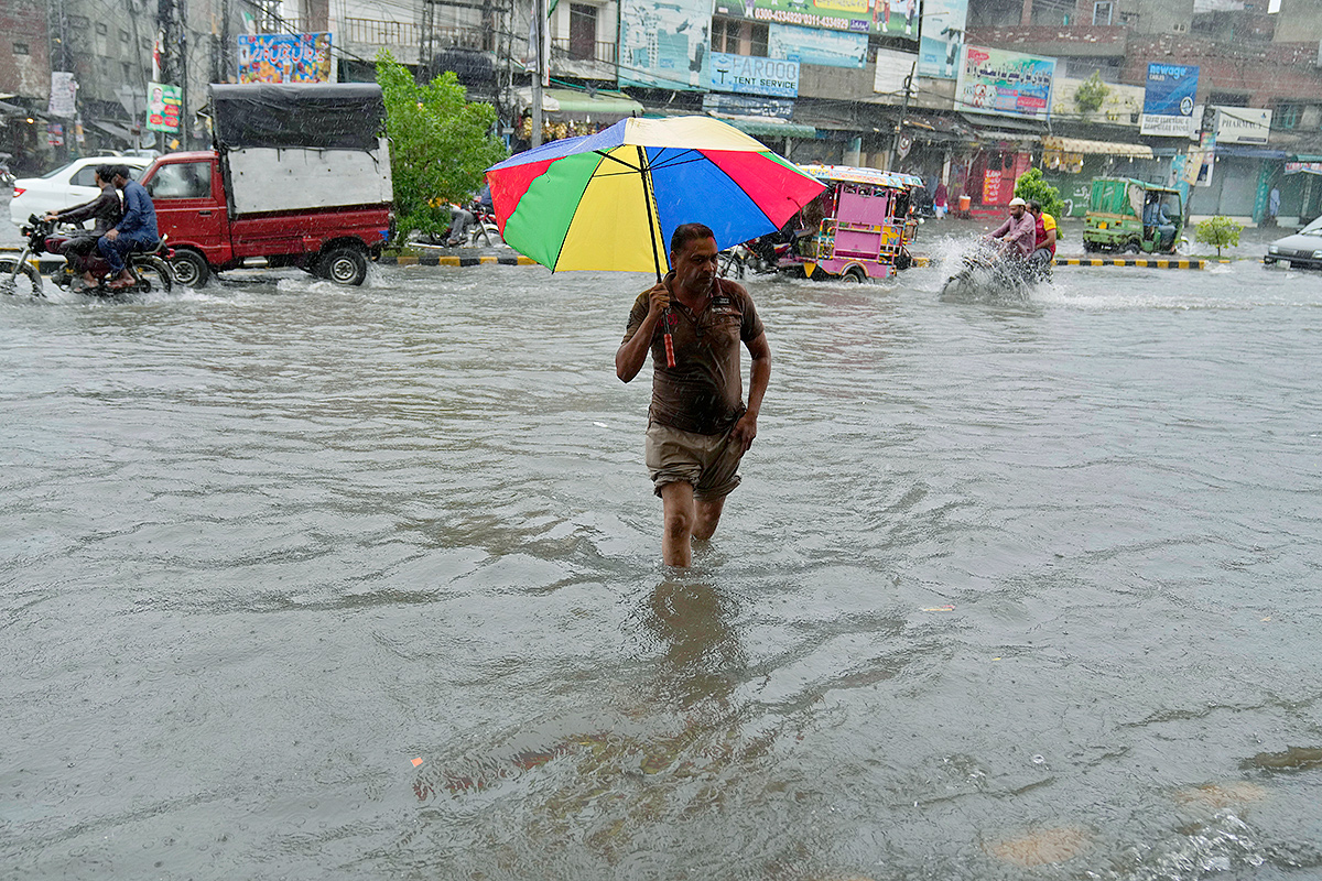 Monsoon New Spell Heavy Rainfall in Lahore - Sakshi2