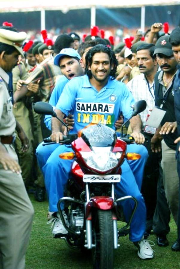 MS Dhoni 42nd Birthday Special: Mahendra Singh Dhoni Rare And Unseen Photos Gallery - Sakshi9