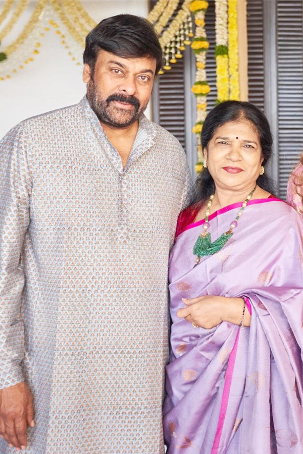 Chiranjeevi, Wife Surekha Jet Off For US Vacation Photo Gallery - Sakshi10