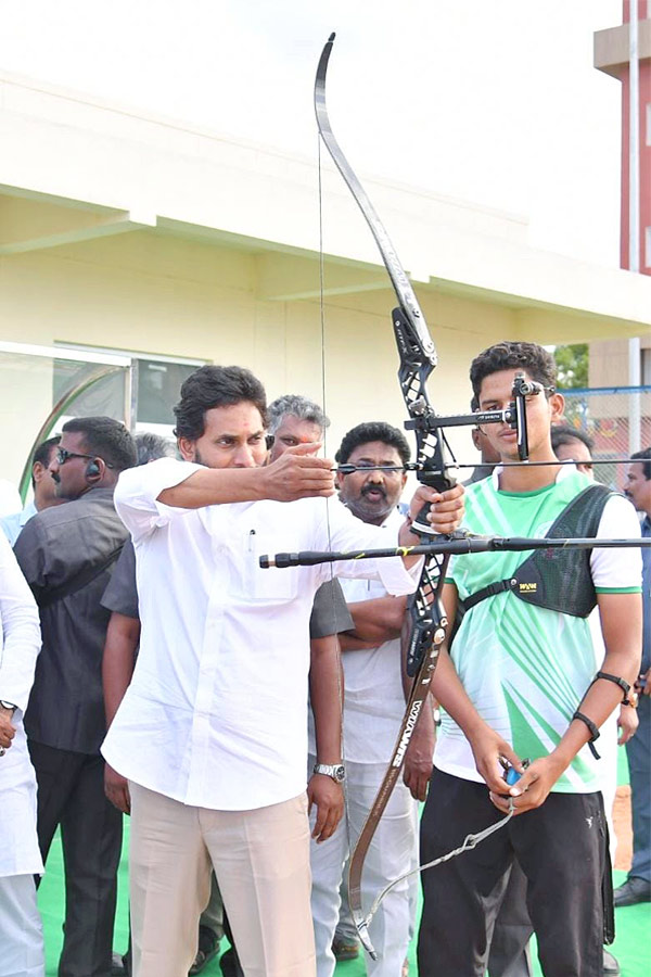 CM Jagan Inaugurates YSR Sports Academy at Pulivendula Photos - Sakshi3