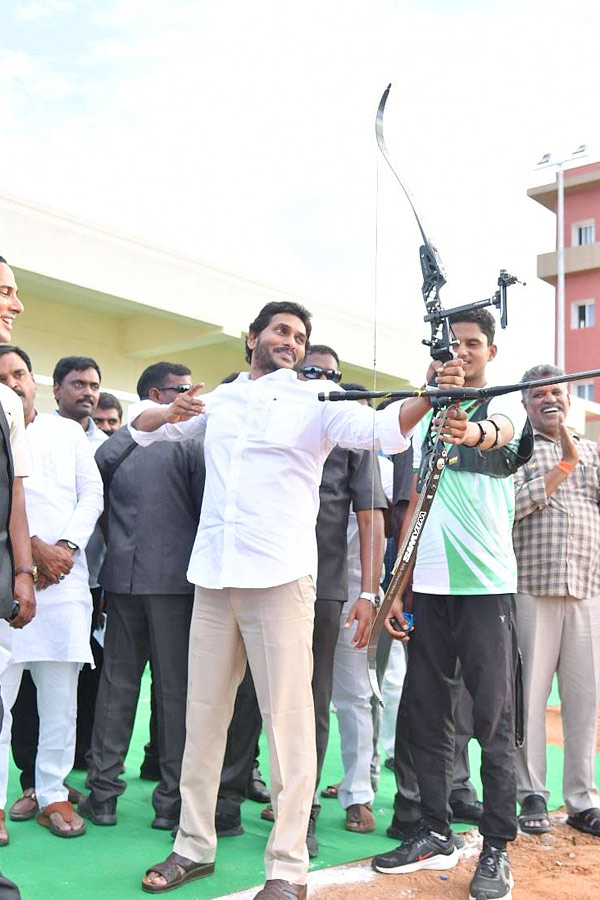 CM Jagan Inaugurates YSR Sports Academy at Pulivendula Photos - Sakshi13