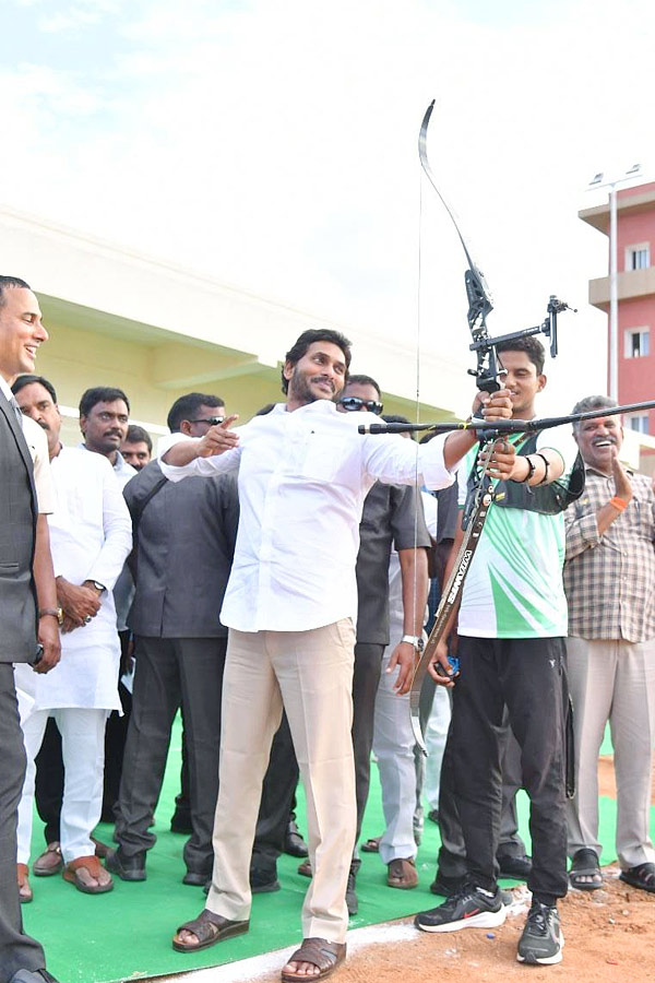 CM Jagan Inaugurates YSR Sports Academy at Pulivendula Photos - Sakshi14