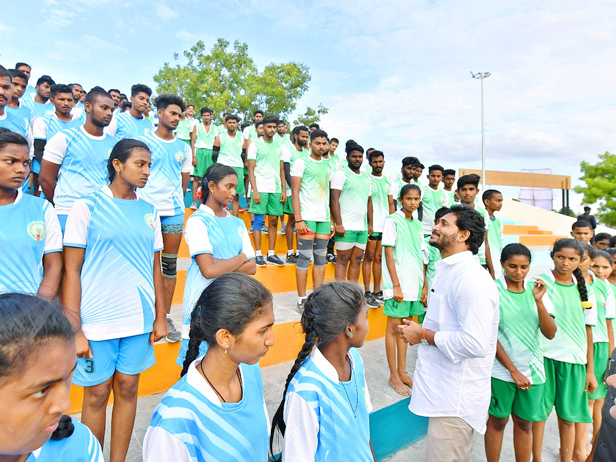 CM Jagan Inaugurates YSR Sports Academy at Pulivendula Photos - Sakshi17