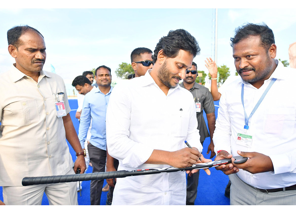 CM Jagan Inaugurates YSR Sports Academy at Pulivendula Photos - Sakshi21