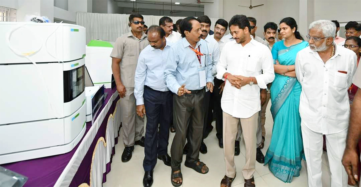 CM YS Jagan Inaugurates A Host Of Facilities Of At AU - Sakshi10