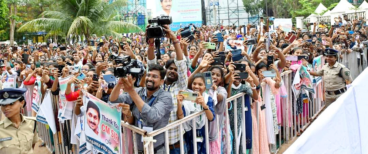 CM YS Jagan Inaugurates A Host Of Facilities Of At AU - Sakshi12