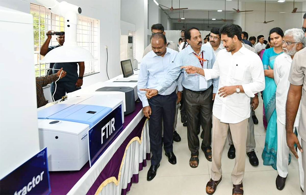 CM YS Jagan Inaugurates A Host Of Facilities Of At AU - Sakshi6