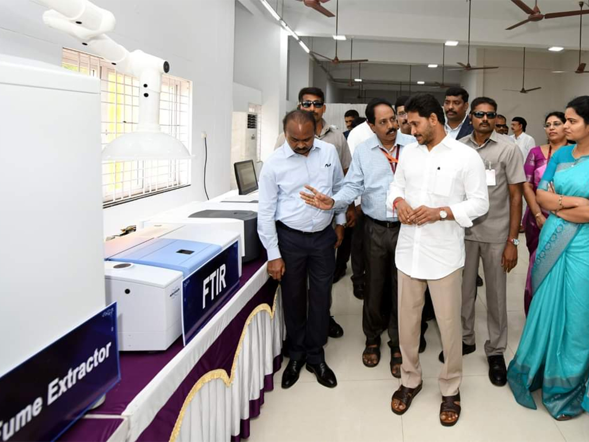 CM YS Jagan Inaugurates A Host Of Facilities Of At AU - Sakshi7