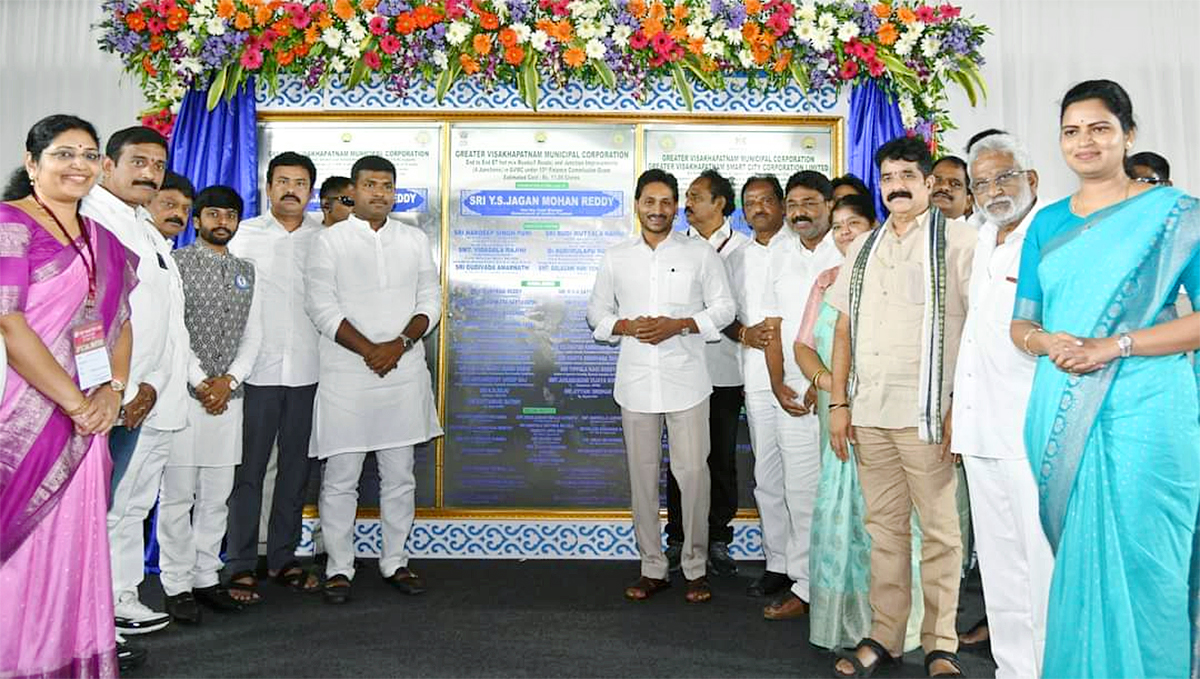 CM YS Jagan Inaugurates A Host Of Facilities Of At AU - Sakshi9