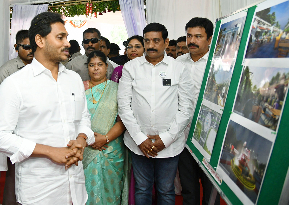 CM YS Jagan Visakha Tour Photos - Sakshi19