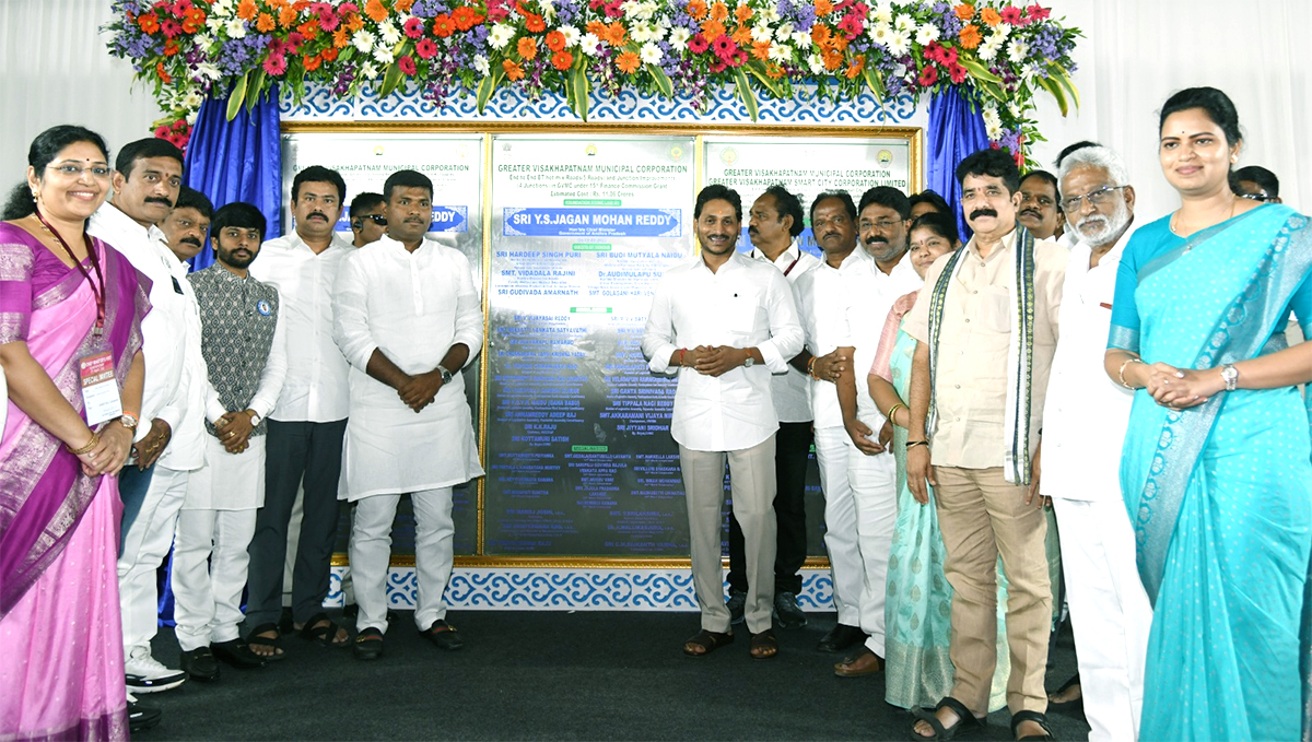 CM YS Jagan Visakha Tour Photos - Sakshi21