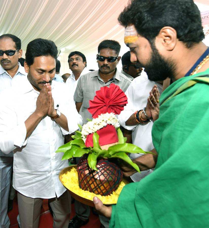 CM YS Jagan Visakha Tour Photos - Sakshi25