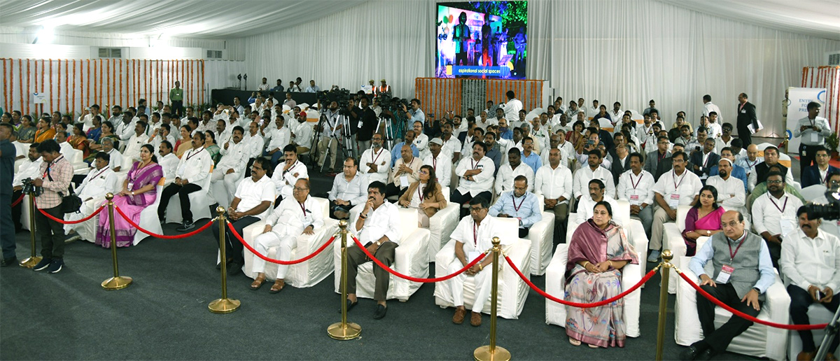 CM YS Jagan Visakha Tour Photos - Sakshi27