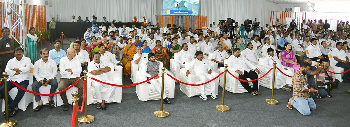 CM YS Jagan Visakha Tour Photos - Sakshi30