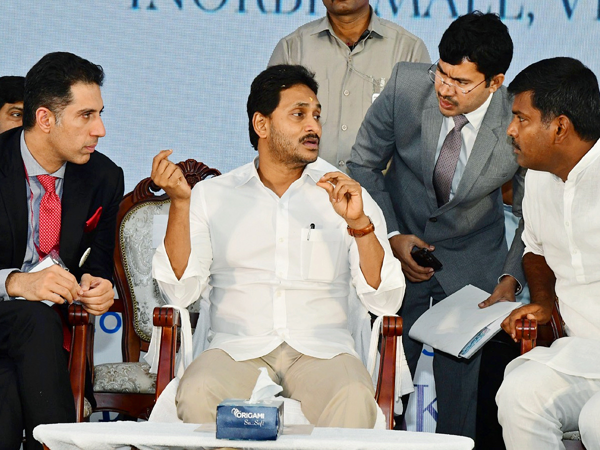 CM YS Jagan Visakha Tour Photos - Sakshi13