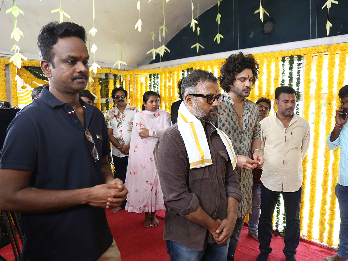 Bommarillu Bhaskar Siddhu Jonnalagadda new movie launched - Sakshi21